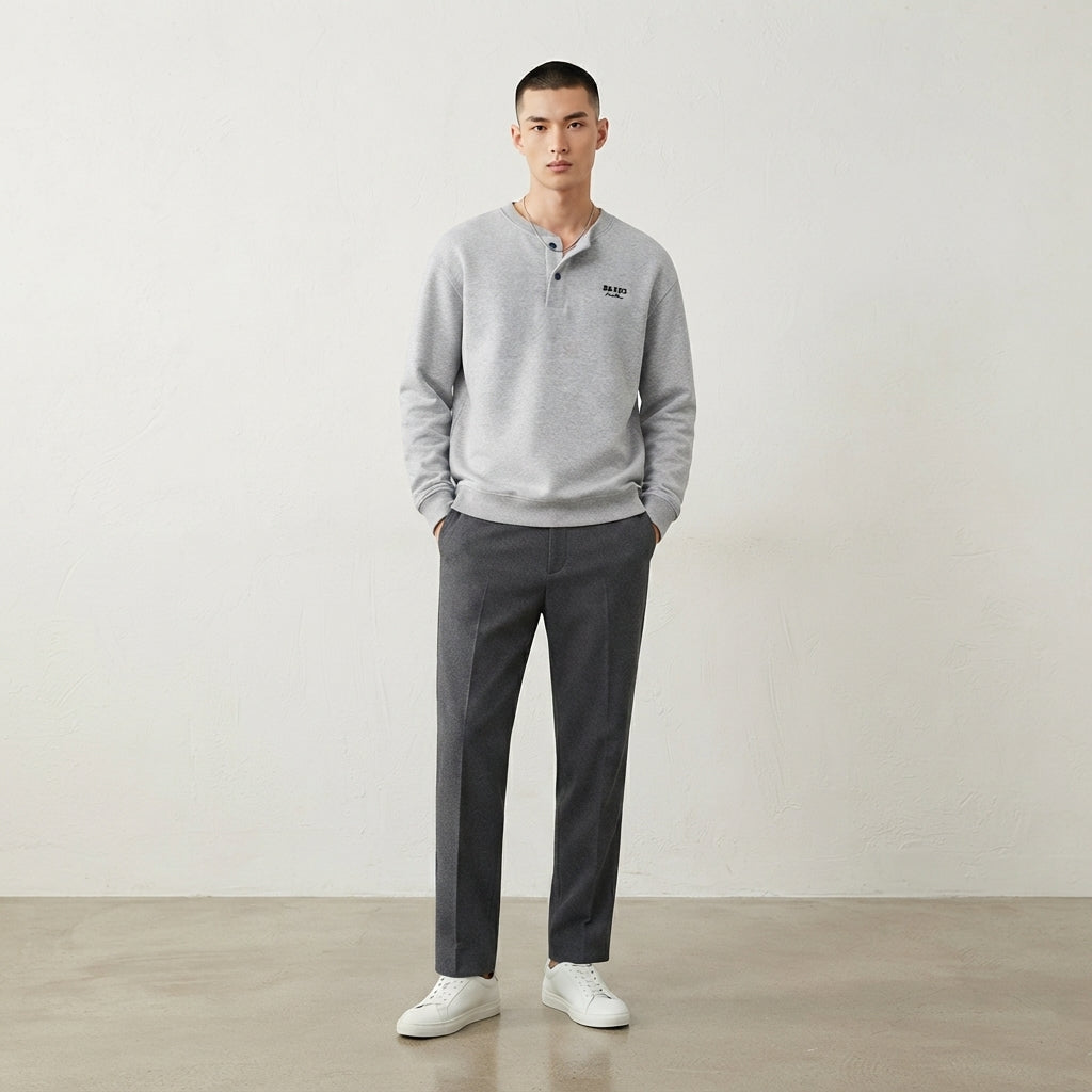 Мъжки суитшърт с бродерия и Henley деколте
